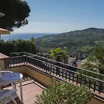 Liliana Hotel 3*