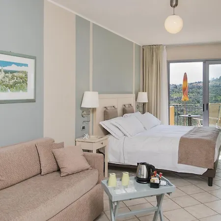 Liliana Hotel 3*