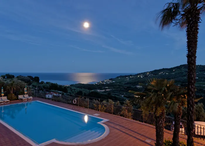Liliana Hotel 3*