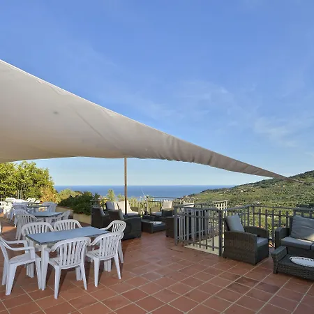 Отель Liliana 3*