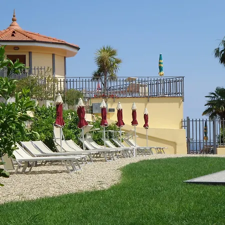 Liliana Отель Диано-Марина