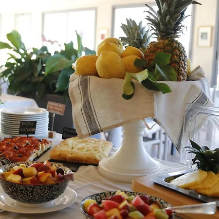 Liliana Hotel 3*