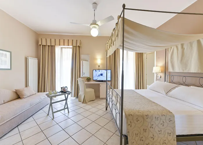Liliana Hotel 3*